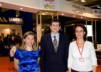 Dña. Elena Tirado, Pipeline Software, D. Manuel Sos, Director Gerente de Pipeline Software y Dña. Reme González, FEAAV